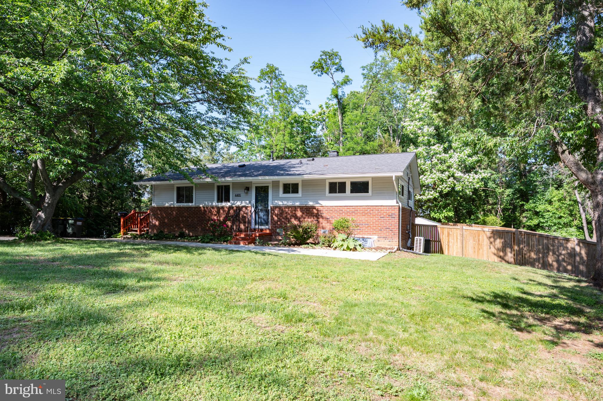 Welcome to 4401 Roundhill Road!