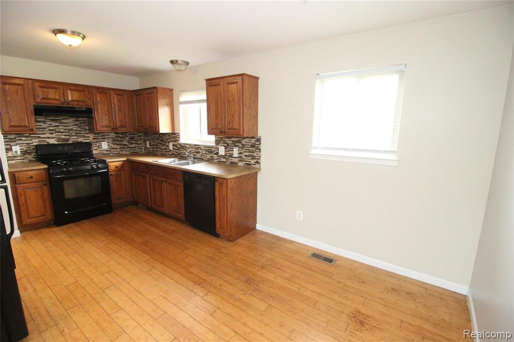 21840 15 Mile Road Clinton Township, MI 48035 - Photo 11 of 25