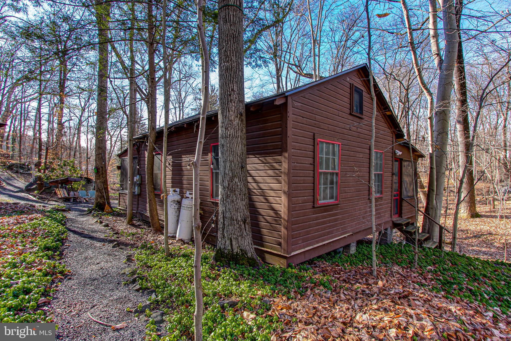 1115 Magazine Road Green Lane, PA 18054 - Photo 6 of 28 Rear/side view of cabin