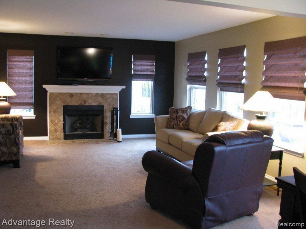 51664 Rivard Road New Baltimore, MI 48047 - Photo 7 of 13 family rm.JPG