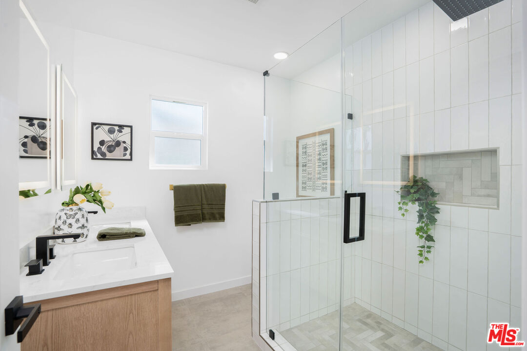 5418 South Rimpau Boulevard Los Angeles, CA 90043 - Photo 13 of 23