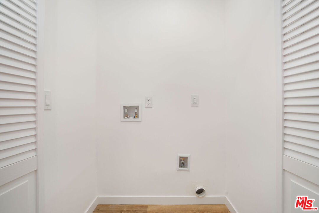 5418 South Rimpau Boulevard Los Angeles, CA 90043 - Photo 14 of 23