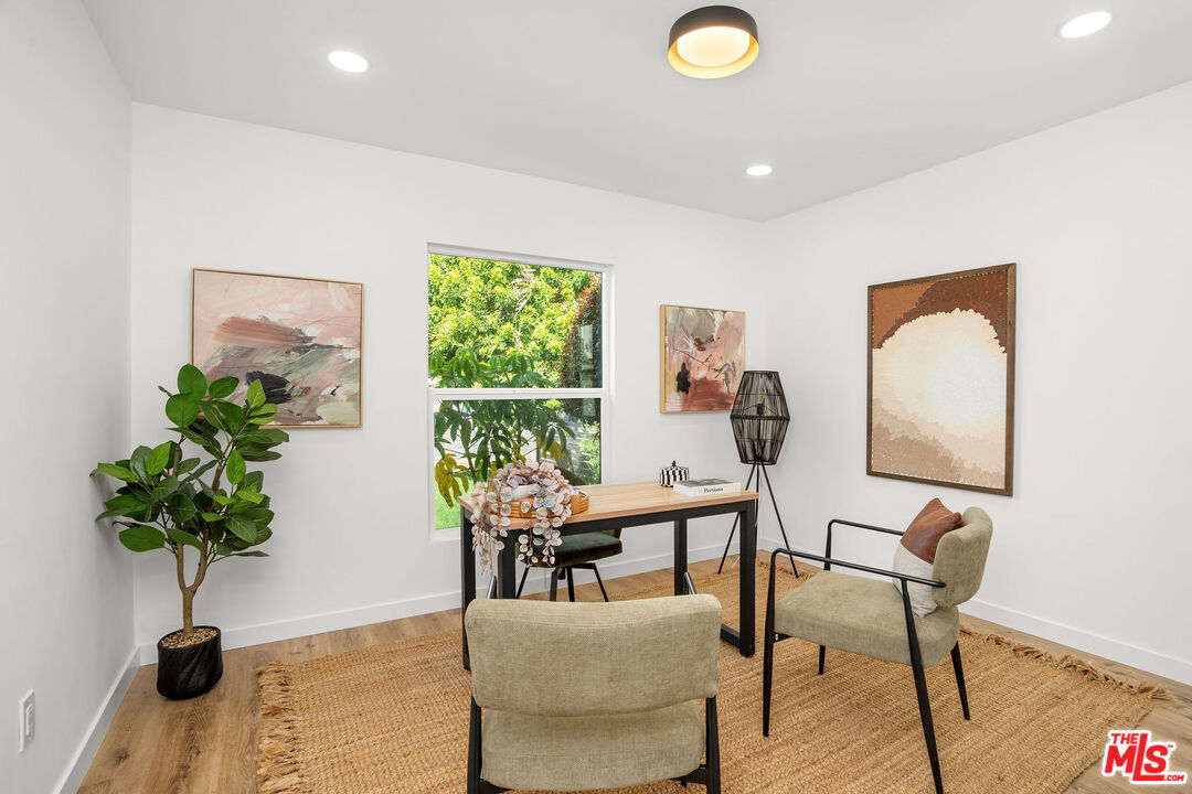 5418 South Rimpau Boulevard Los Angeles, CA 90043 - Photo 8 of 23 a living room with furniture and a potted plant