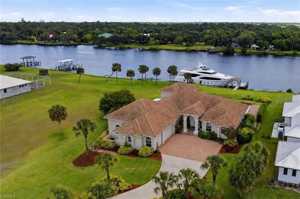 $1,750,000 | 2504 Caloosa Shores Drive, LaBelle, FL 33935