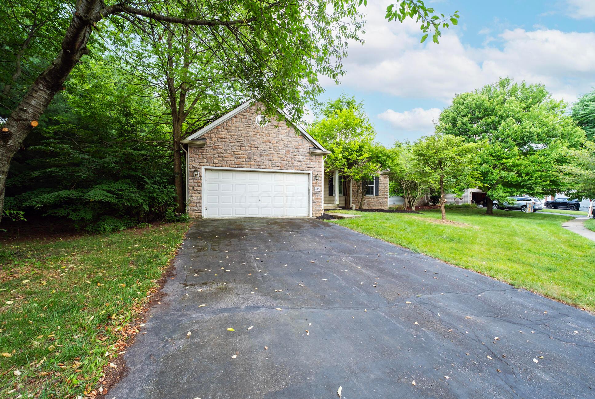 445 Hennigans Grove Road Grove City, OH 43123 - Photo 3 of 43 0 (1)