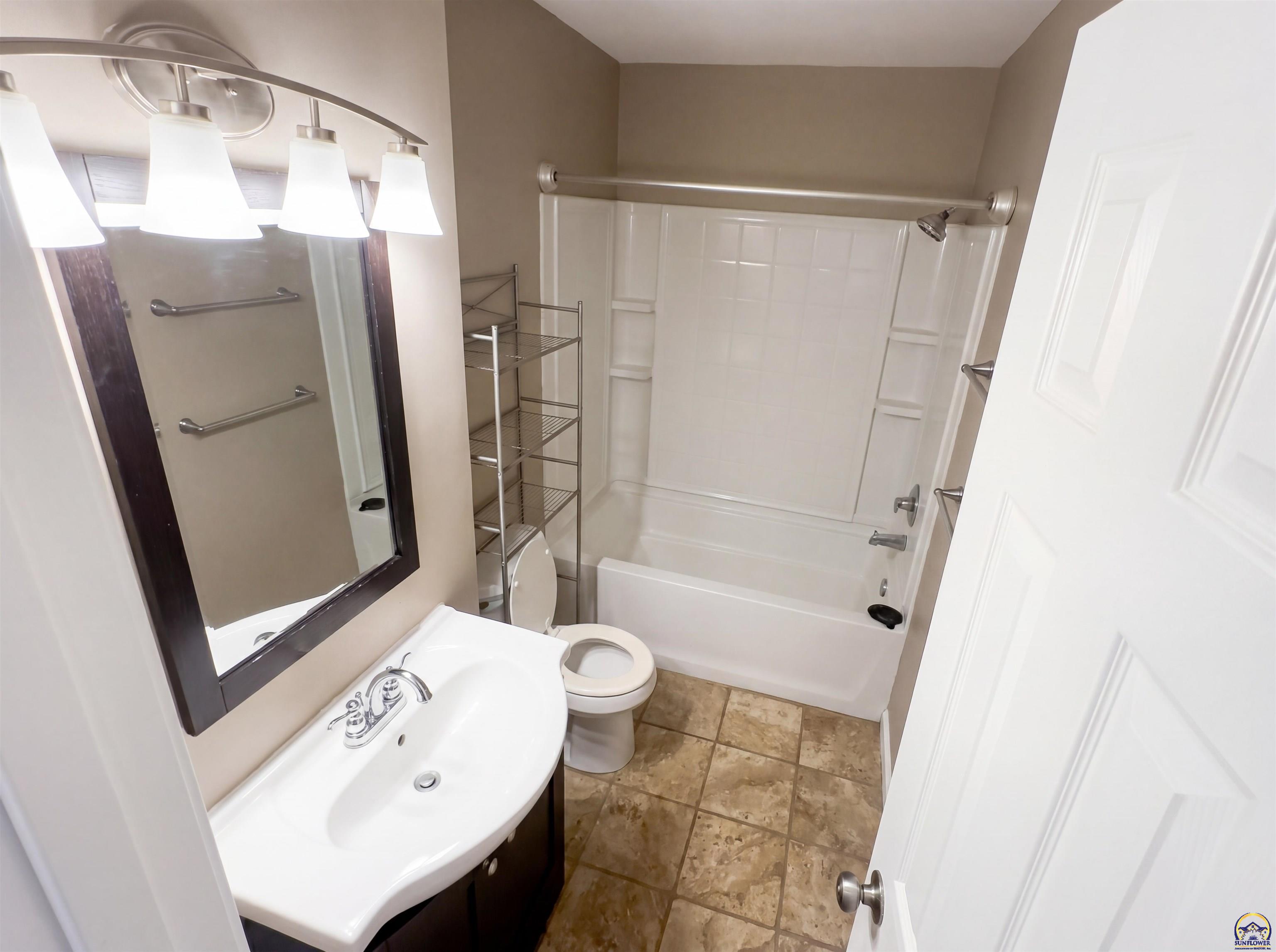 5618 Southwest 14th Street Topeka, KS 66604 - Photo 6 of 15