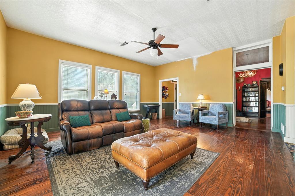 504 South Main Street Lockhart, TX 78644 - Photo 23 of 40