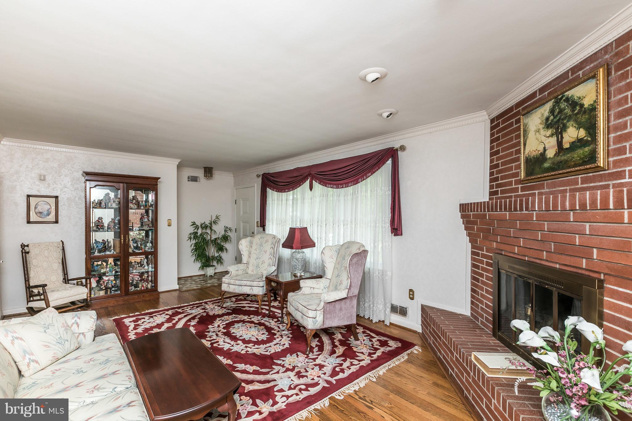 9815 Russellwood Road Baltimore, MD 21237 - Photo 12 of 23 Living Room