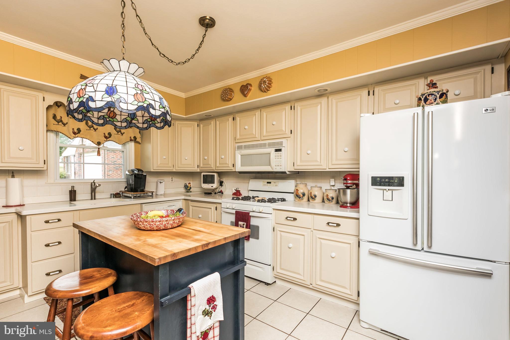 9815 Russellwood Road Baltimore, MD 21237 - Photo 8 of 23 Kitchen