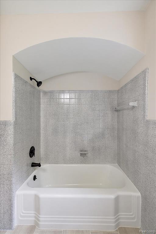 1108 Roslyn Road Grosse Pointe Woods, MI 48236 - Photo 21 of 31