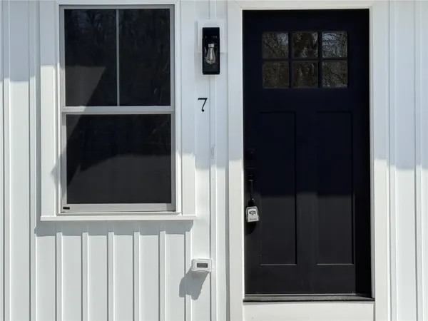 $450,000 | 2907 Post Road, Unit 7, Warwick, RI 02886