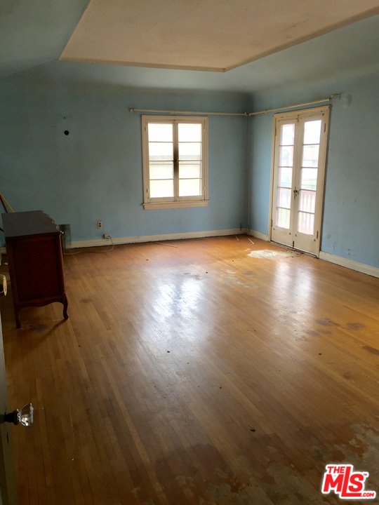 2002 Buckingham Road Los Angeles, CA 90016 - Photo 6 of 12 Gallery Image 6