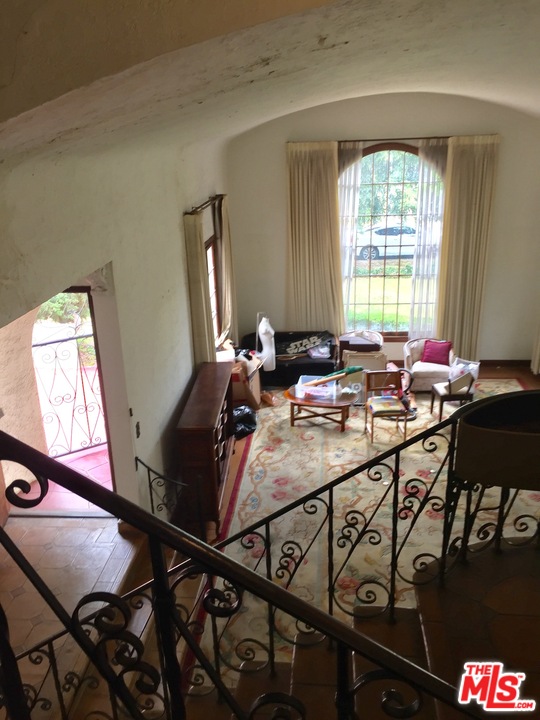 2002 Buckingham Road Los Angeles, CA 90016 - Photo 7 of 12 Gallery Image 7