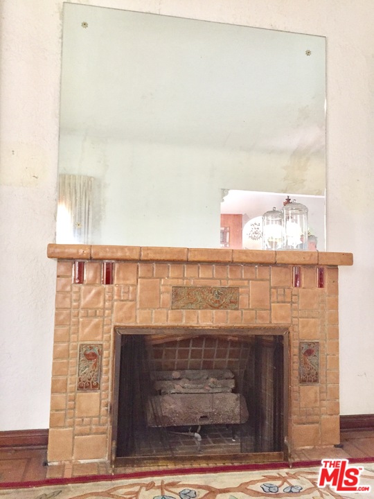 2002 Buckingham Road Los Angeles, CA 90016 - Photo 9 of 12 Gallery Image 9