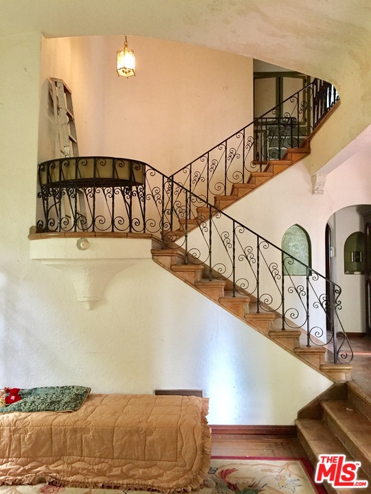 2002 Buckingham Road Los Angeles, CA 90016 - Photo 10 of 12 Gallery Image 10