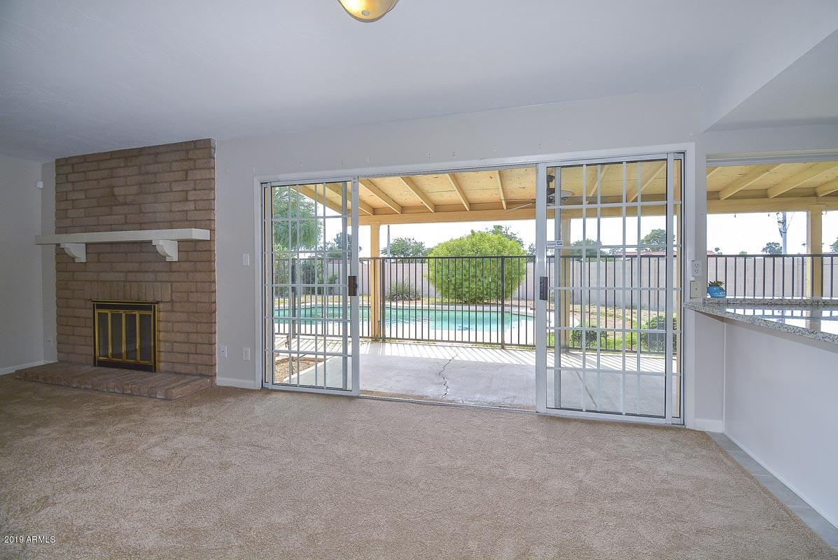 3935 West Calavar Road Phoenix, AZ 85053 - Photo 4 of 27 Family Room-Patio