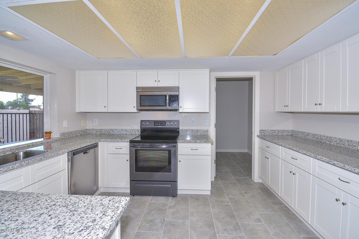 3935 West Calavar Road Phoenix, AZ 85053 - Photo 8 of 27 Kitchen2