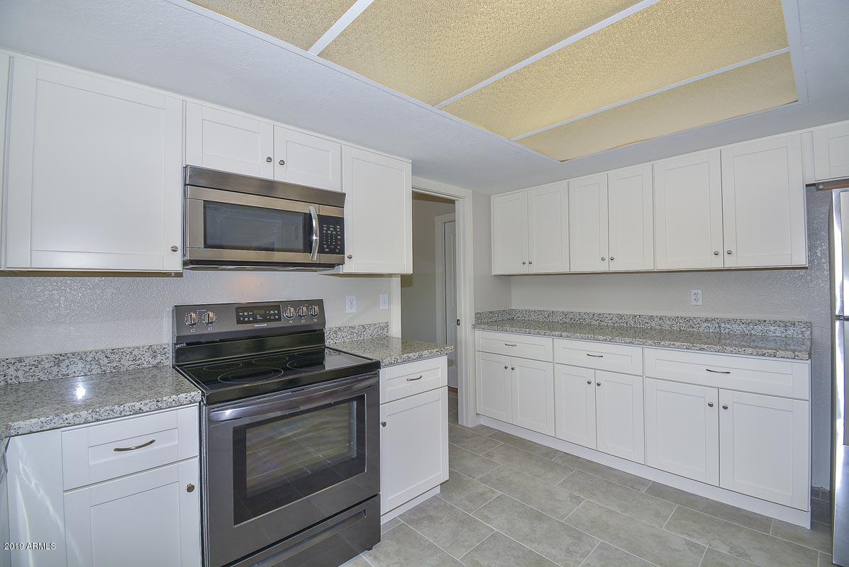 3935 West Calavar Road Phoenix, AZ 85053 - Photo 10 of 27 Kitchen-Range