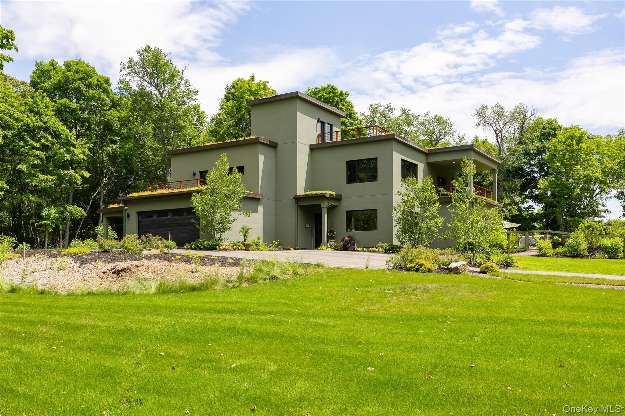 215 Smith Road Poughkeepsie, NY 12603 - Photo 2 of 46