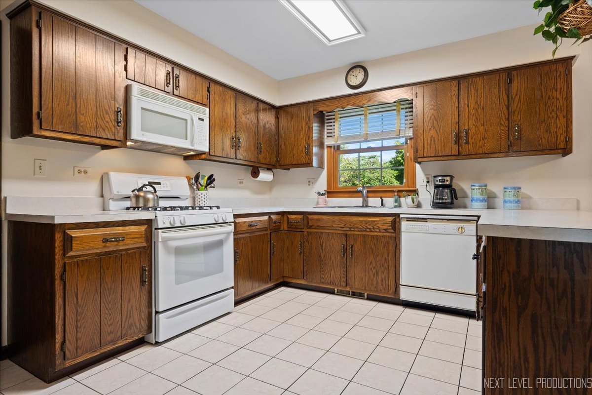 1529 Brookdale Road Naperville, IL 60563 - Photo 12 of 42 Gallery Image 12