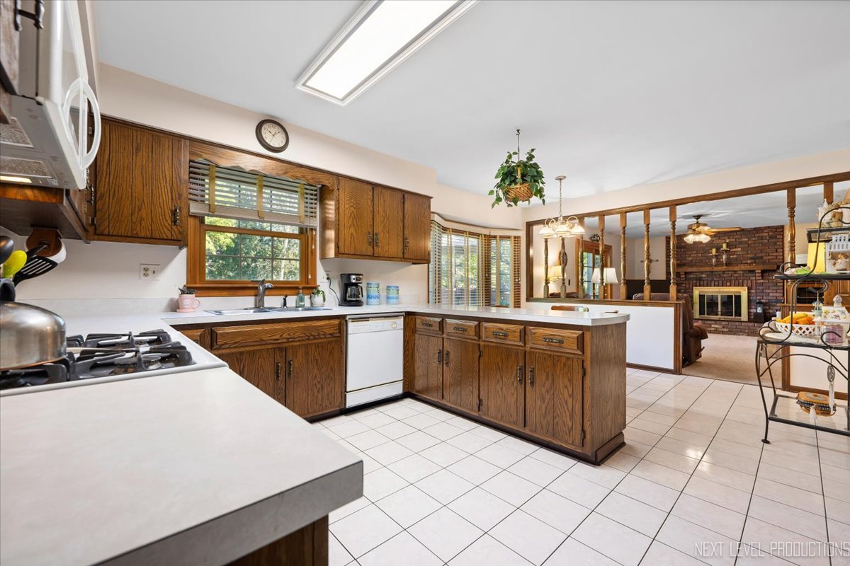 1529 Brookdale Road Naperville, IL 60563 - Photo 13 of 42 Gallery Image 13