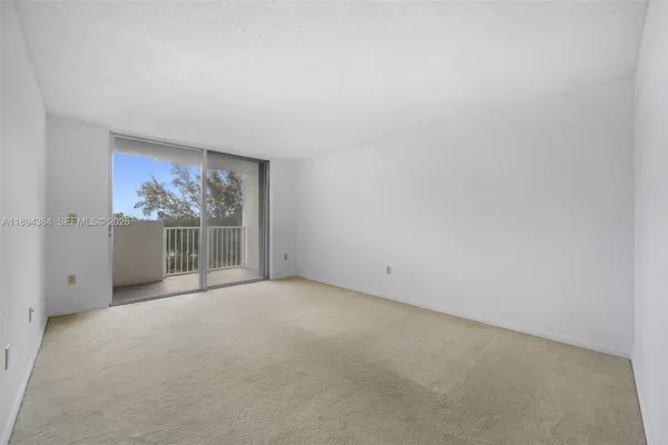 $2,000 | 1300 Northeast Miami Gardens Drive, Unit 501E, Miami, FL 33179