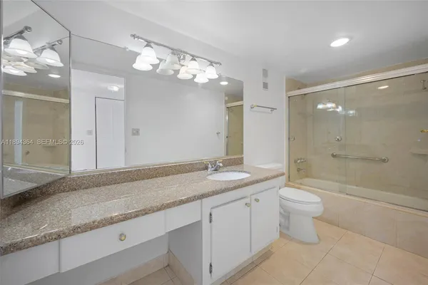 $2,000 | 1300 Northeast Miami Gardens Drive, Unit 501E, Miami, FL 33179