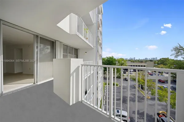 $2,000 | 1300 Northeast Miami Gardens Drive, Unit 501E, Miami, FL 33179