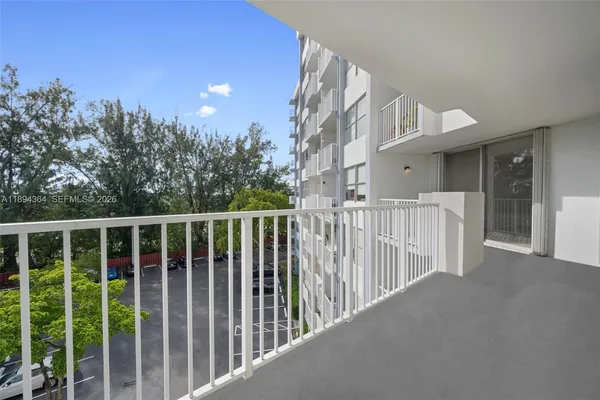 $2,000 | 1300 Northeast Miami Gardens Drive, Unit 501E, Miami, FL 33179