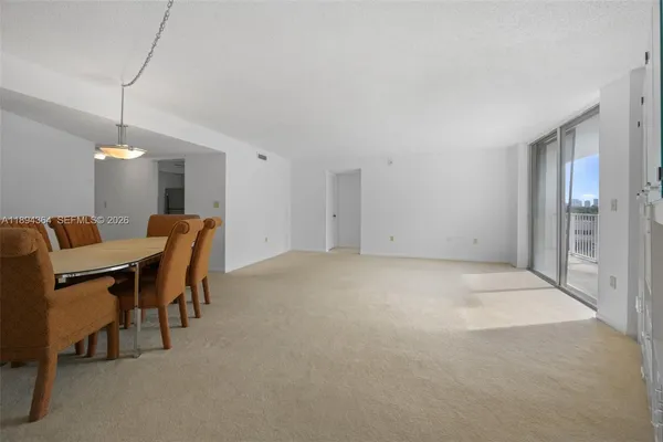 $2,000 | 1300 Northeast Miami Gardens Drive, Unit 501E, Miami, FL 33179