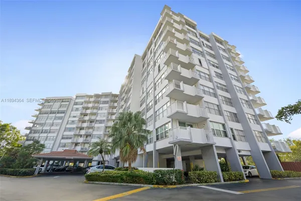 $2,000 | 1300 Northeast Miami Gardens Drive, Unit 501E, Miami, FL 33179