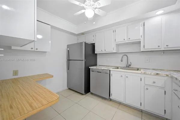 $2,000 | 1300 Northeast Miami Gardens Drive, Unit 501E, Miami, FL 33179