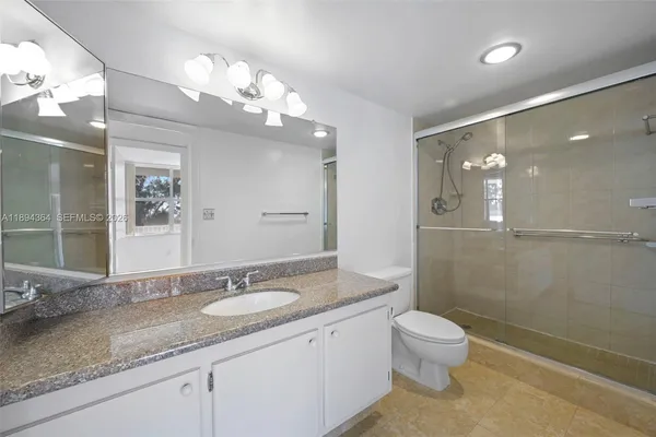 $2,000 | 1300 Northeast Miami Gardens Drive, Unit 501E, Miami, FL 33179