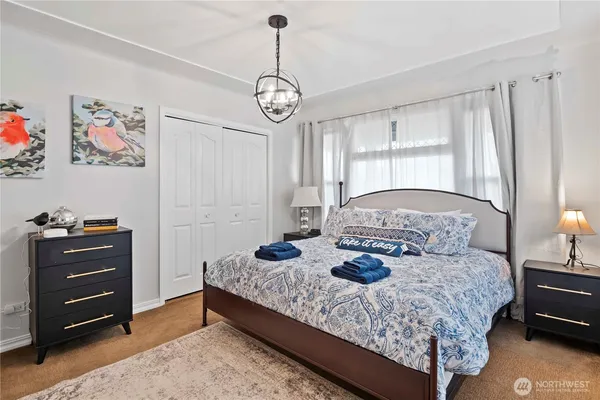 $2,400 | 834 15th Avenue, Seattle, WA 98122