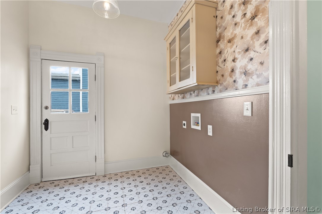 427 East Chestnut Street Corydon, IN 47112 - Photo 12 of 57 Laundry room w/ side exit door.