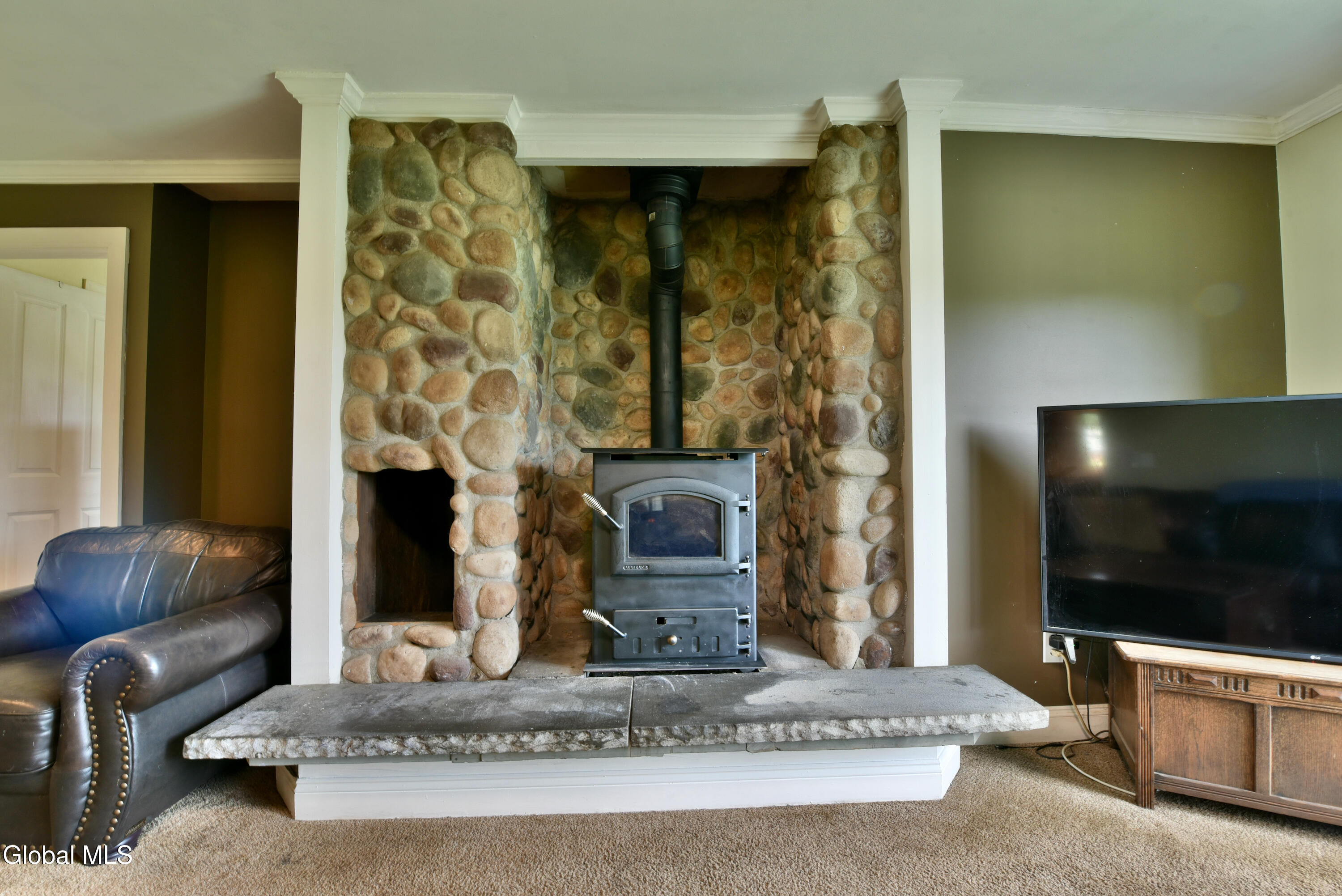 605 Plummer Road Ballston Spa, NY 12020 - Photo 21 of 64 Living Room