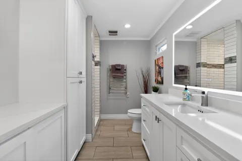 $979,000 | 8718 Tallwood Drive, Austin, TX 78759
