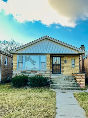 $1,900 | 8626 South Damen Avenue, Chicago, IL 60620