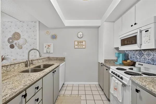 $135,000 | 2614 Cove Cay Drive, Unit 405, Clearwater, FL 33760
