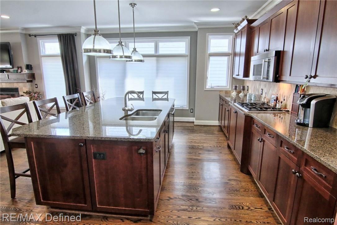 214 South Castell Avenue Rochester, MI 48307 - Photo 6 of 35 Kitchen_4th_View.jpg