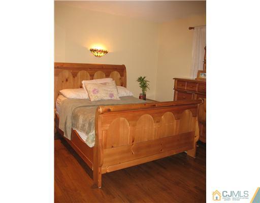 39 Warrenville Road Middlesex, NJ 08846 - Photo 15 of 23 a close view of a dresser