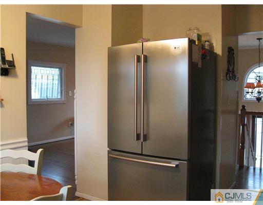 39 Warrenville Road Middlesex, NJ 08846 - Photo 4 of 23