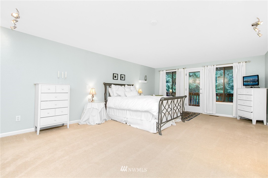 17117 Gravenstein Road Bothell, WA 98012 - Photo 13 of 25