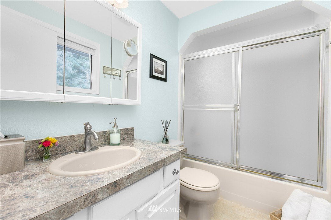 17117 Gravenstein Road Bothell, WA 98012 - Photo 20 of 25