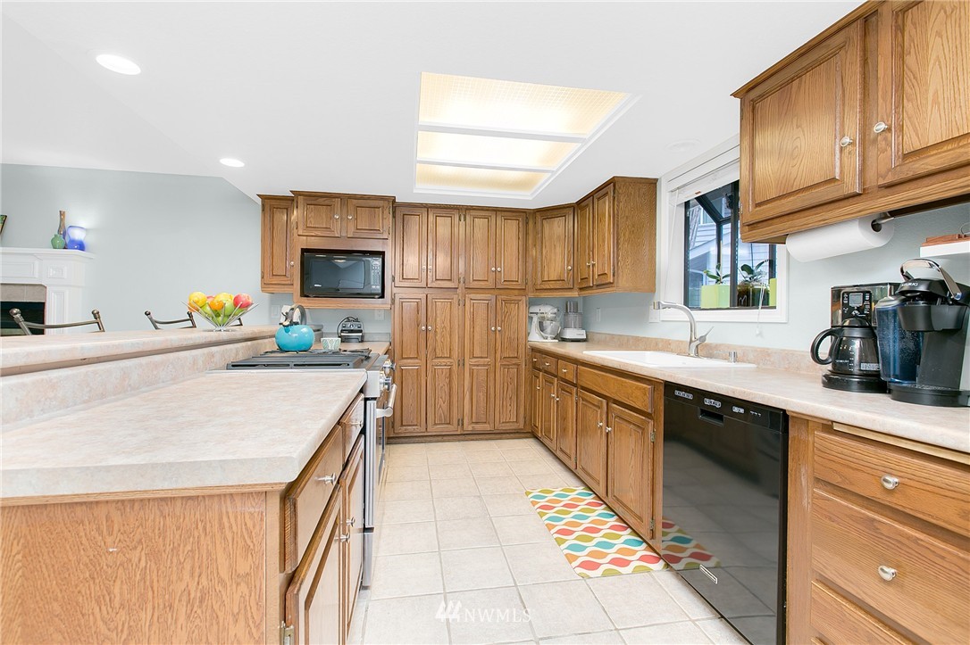 17117 Gravenstein Road Bothell, WA 98012 - Photo 8 of 25
