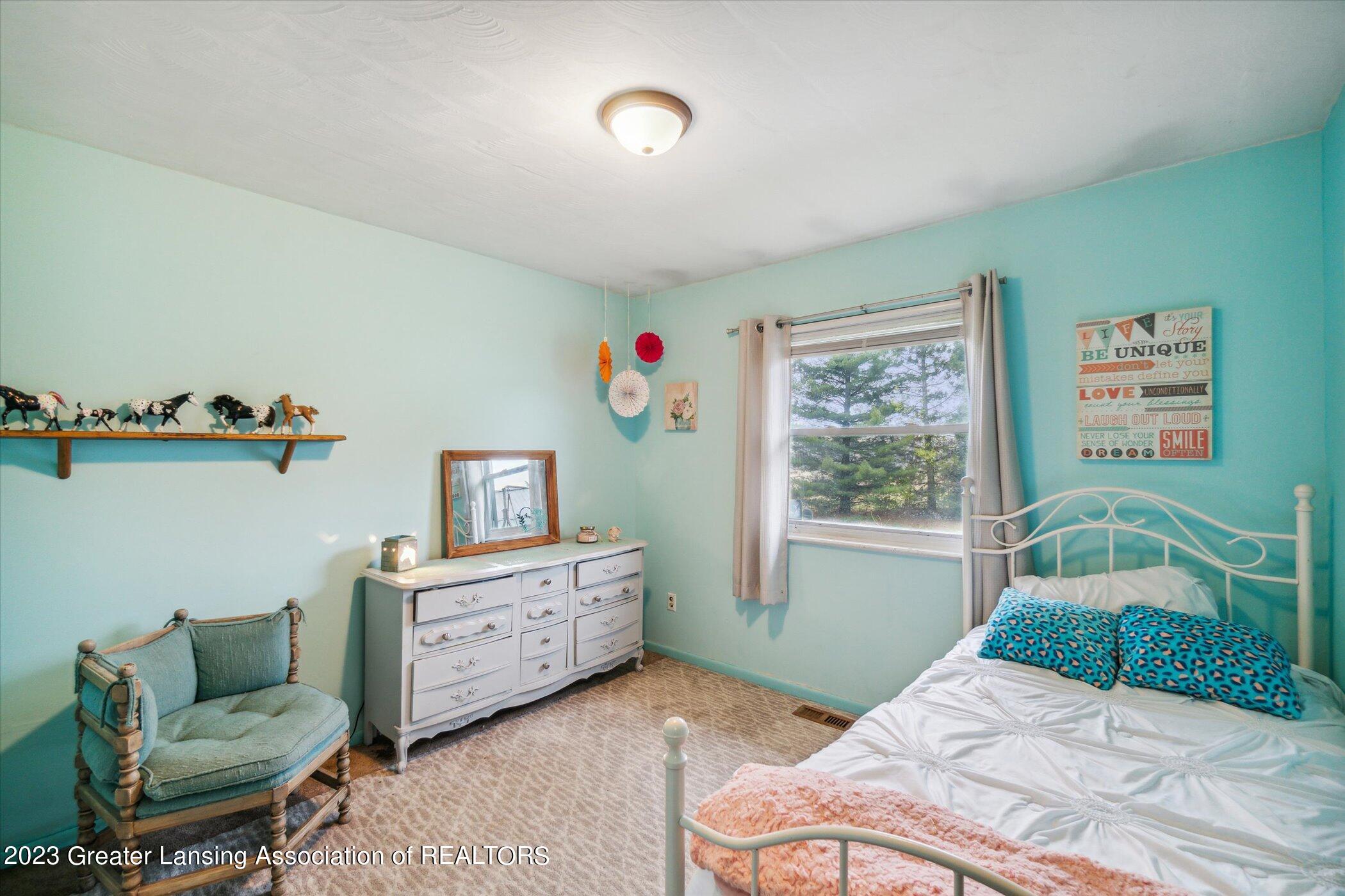 1386 Kelly Road Mason, MI 48854 - Photo 18 of 35 23-1386-Kelly-Rd-Mason-MI-48854-WindowSt