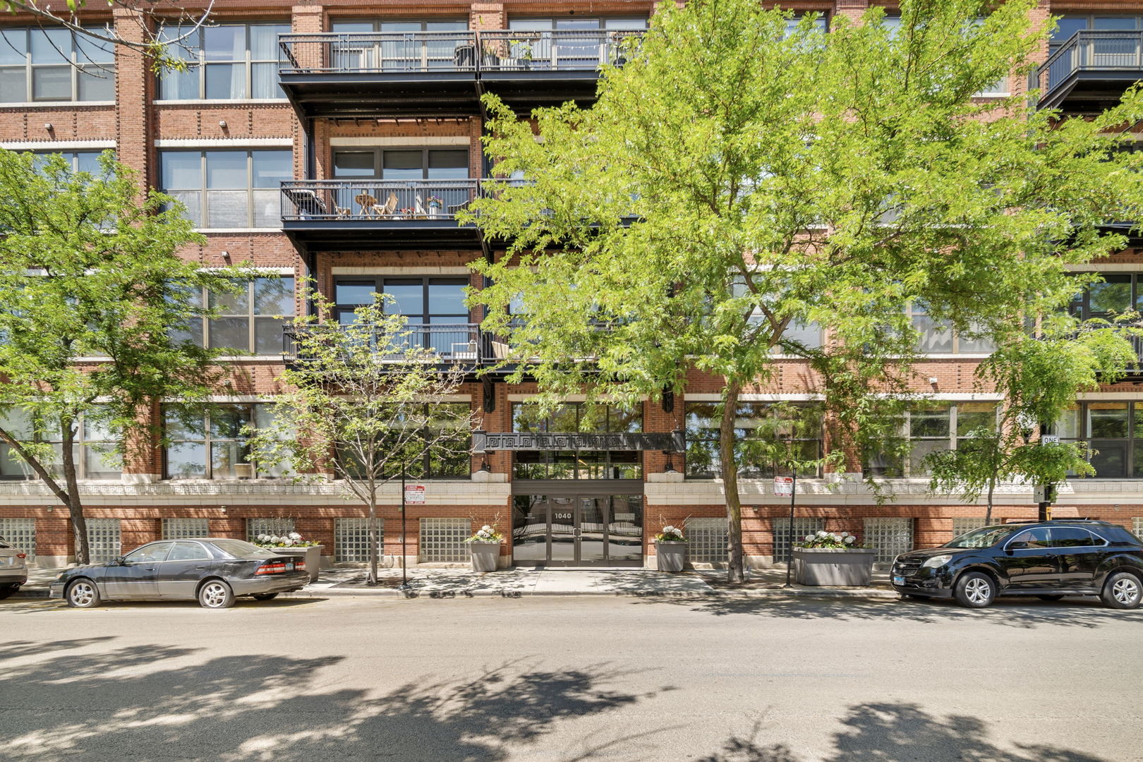 1040 West Adams Street, Unit 241 Chicago, IL 60607 - Photo 1 of 31
