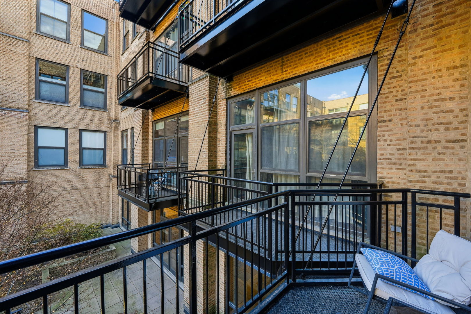 1040 West Adams Street, Unit 241 Chicago, IL 60607 - Photo 6 of 31