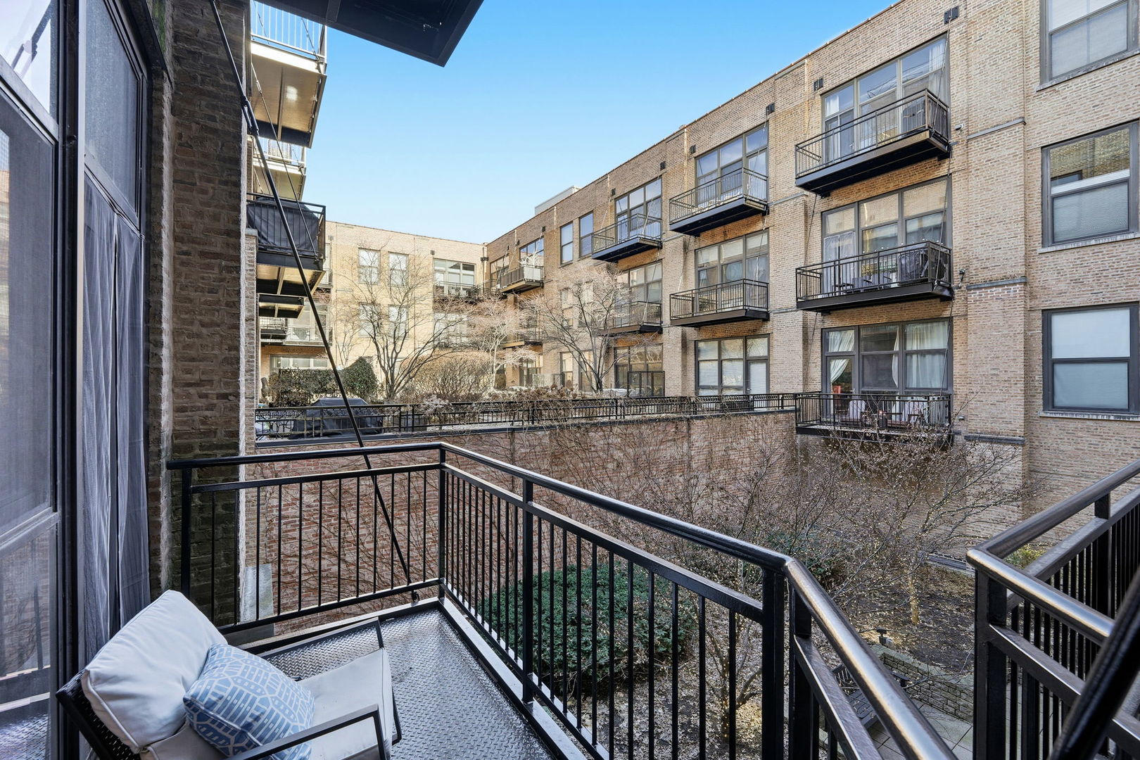 1040 West Adams Street, Unit 241 Chicago, IL 60607 - Photo 7 of 31