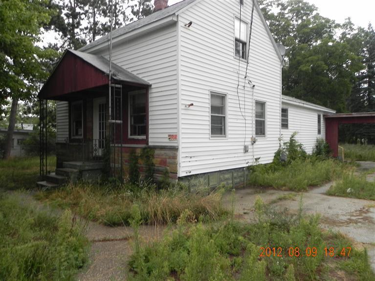 3306 South Walker Road Muskegon, MI 49444 - Photo 1 of 15 Primary Photo